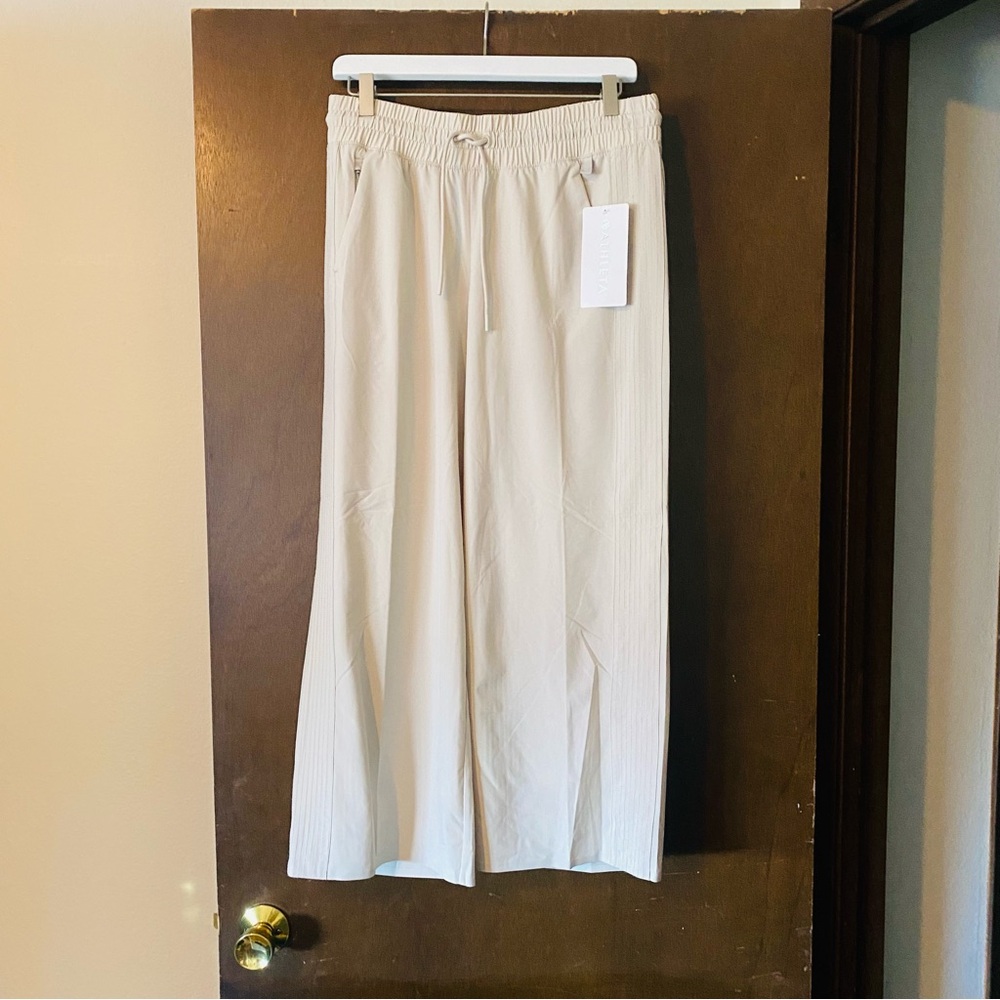 Athleta Cream Wide Leg Cropped Pants